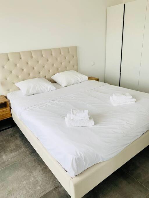 Charming 1 Bedroom Flat W Terrace&parking-67b Apartment